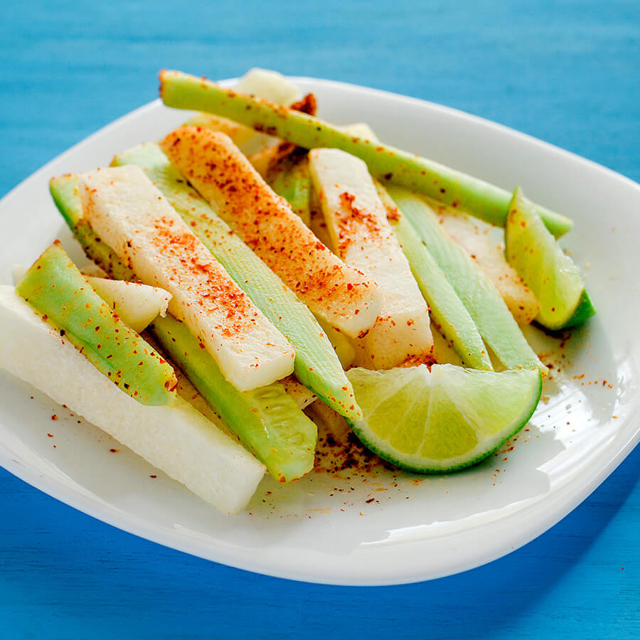 Pepino y jícama con Chile y limón